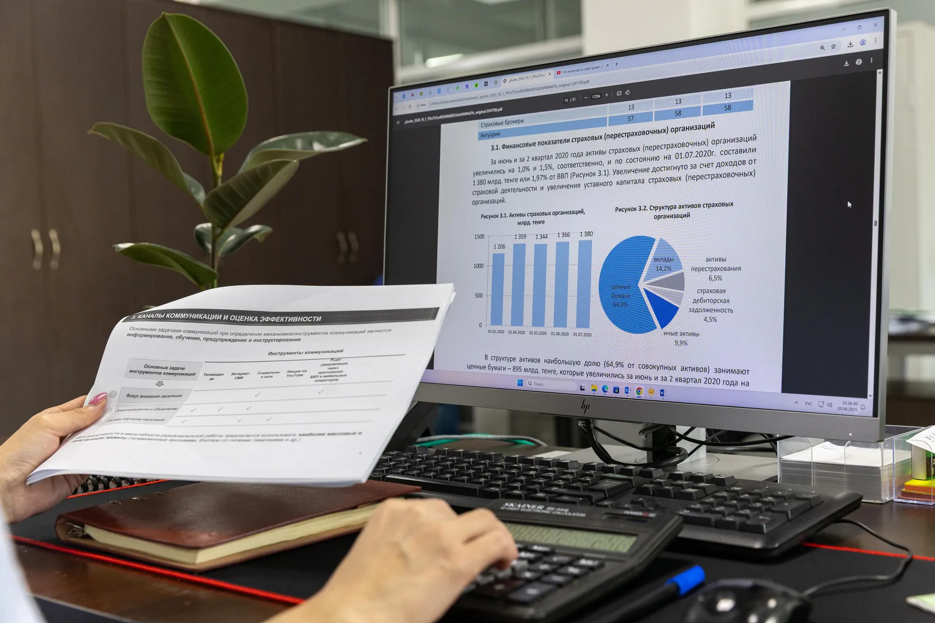 Real Time Reporting Insightful Dashboards and Strategy Adjustmentssm icon illustrating social media marketing by Arobit Digital