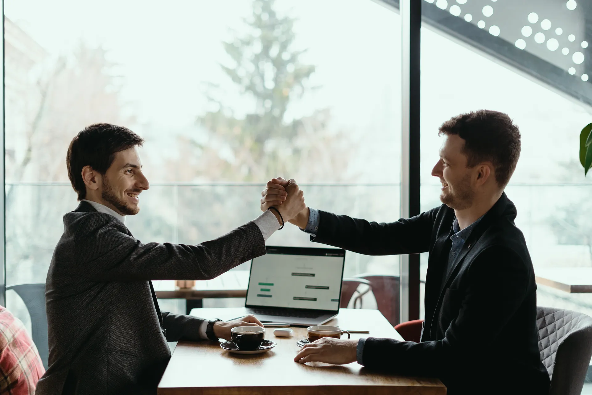 Service Commitment With Contractc icon illustrating content marketing by Arobit Digital