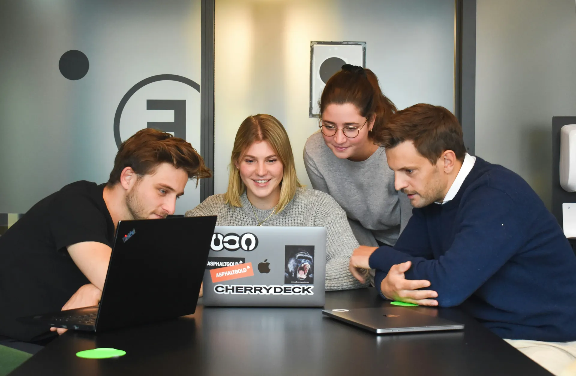Cross Team Implementationai icon illustrating AI SEO services by Arobit Digital