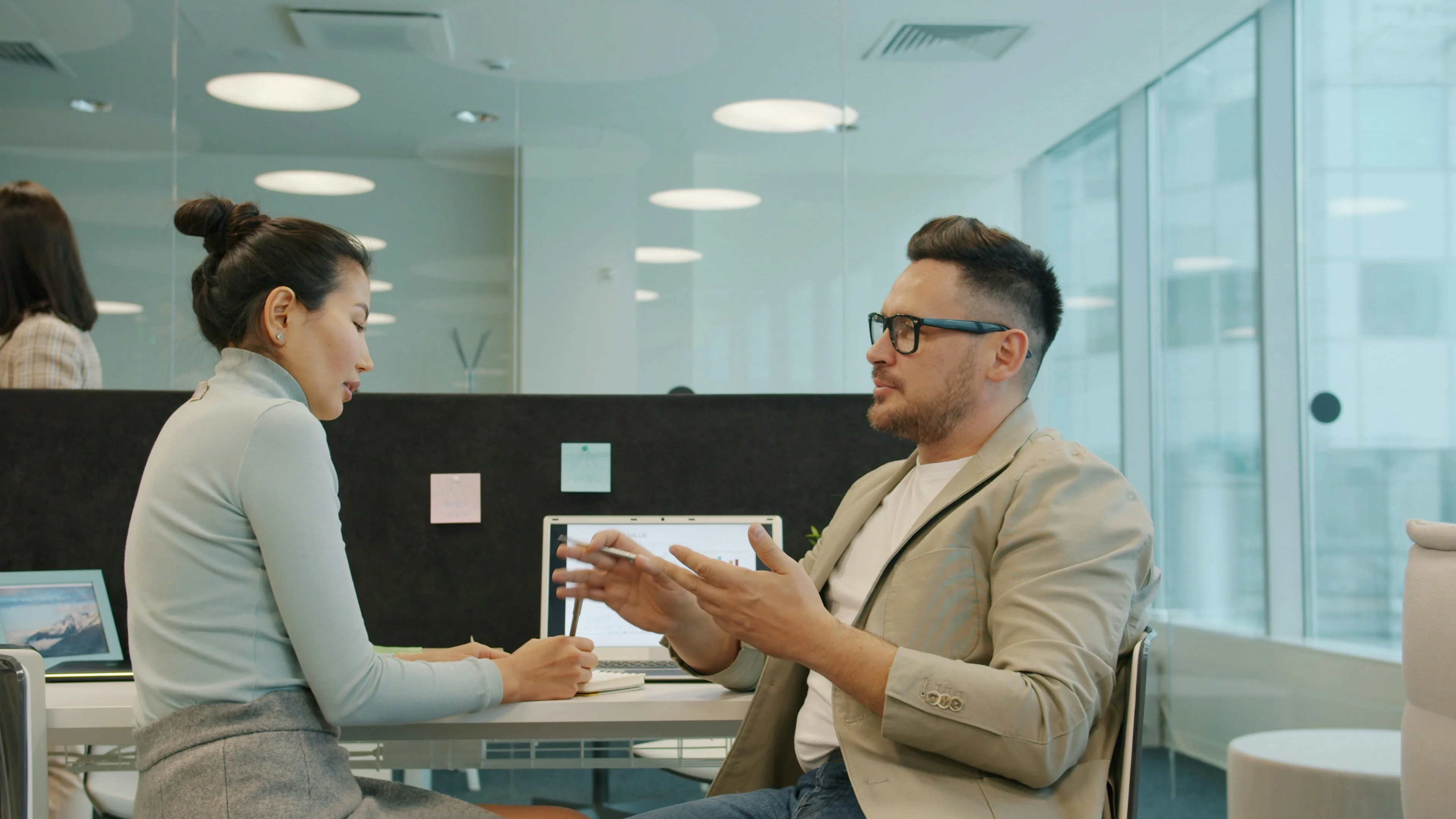 Human Led Strategy and Decisions icon illustrating AEO and AI search optimization by Arobit Digital