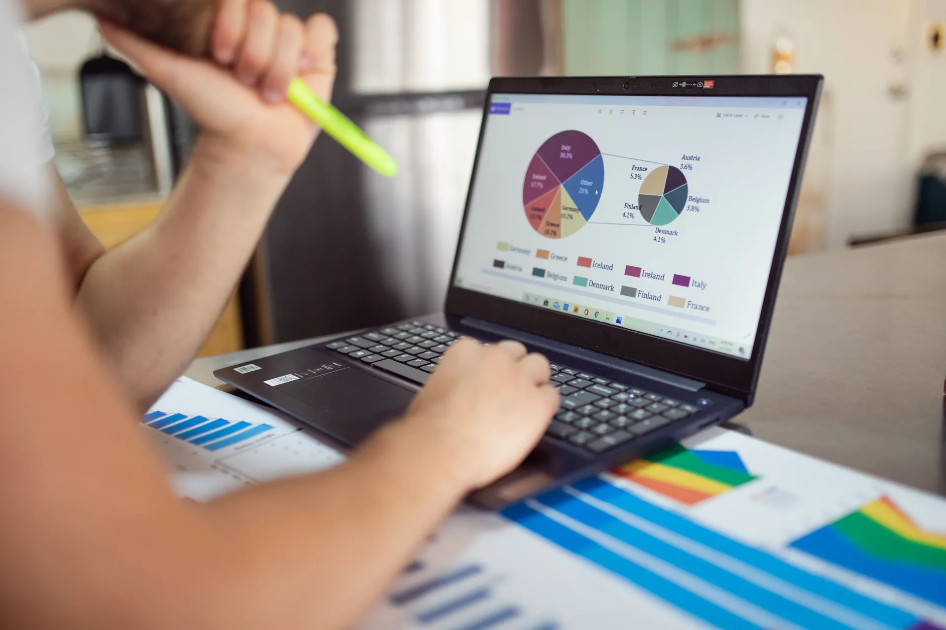 Ongoing Performance ReportingE icon illustrating ecommerce SEO by Arobit Digital